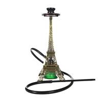 Одинокий человек со всем -один набор еды