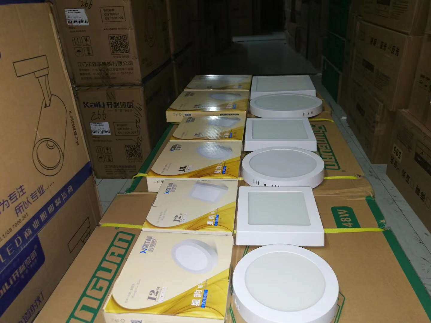 Xin Alliance Thai LED ultra-thin round square suction top Ming fitting cylinder lamp 12w18w24w Ming-fit suction top square panel lamp