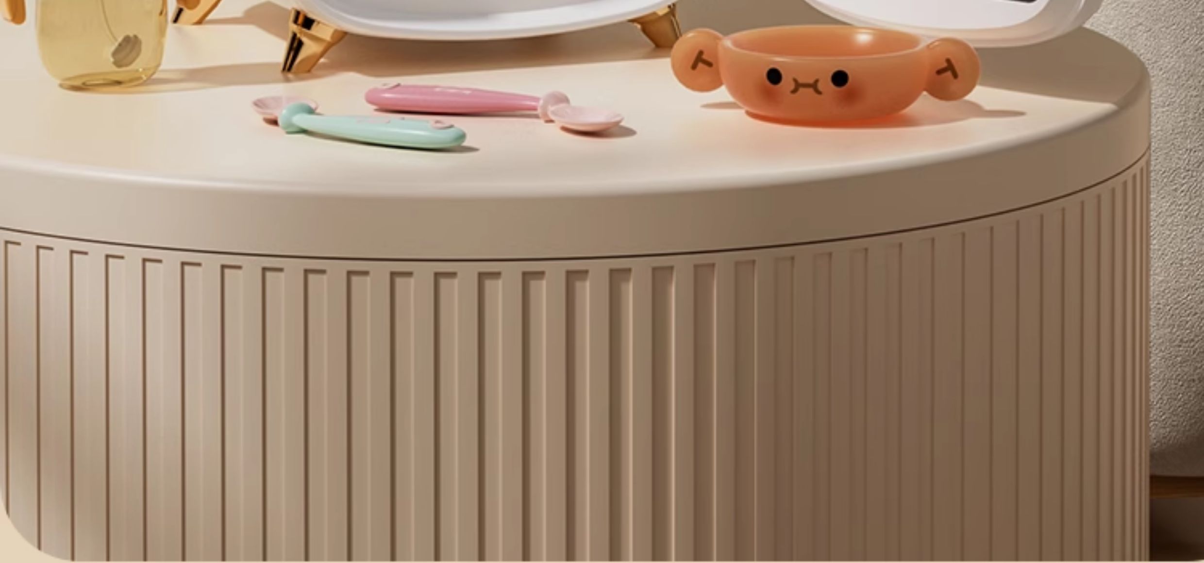 Xinfei Mini Refrigerator for Car, Home, Dormitory, Breast Milk, Office, Student, Facial Mask, and Beauty Products