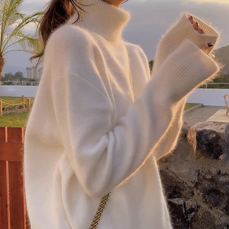 High-End Brand Women's Clothing 2026 New Autumn Fashion Elegant Lazy Style Loose Thickened White Turtleneck Sweater