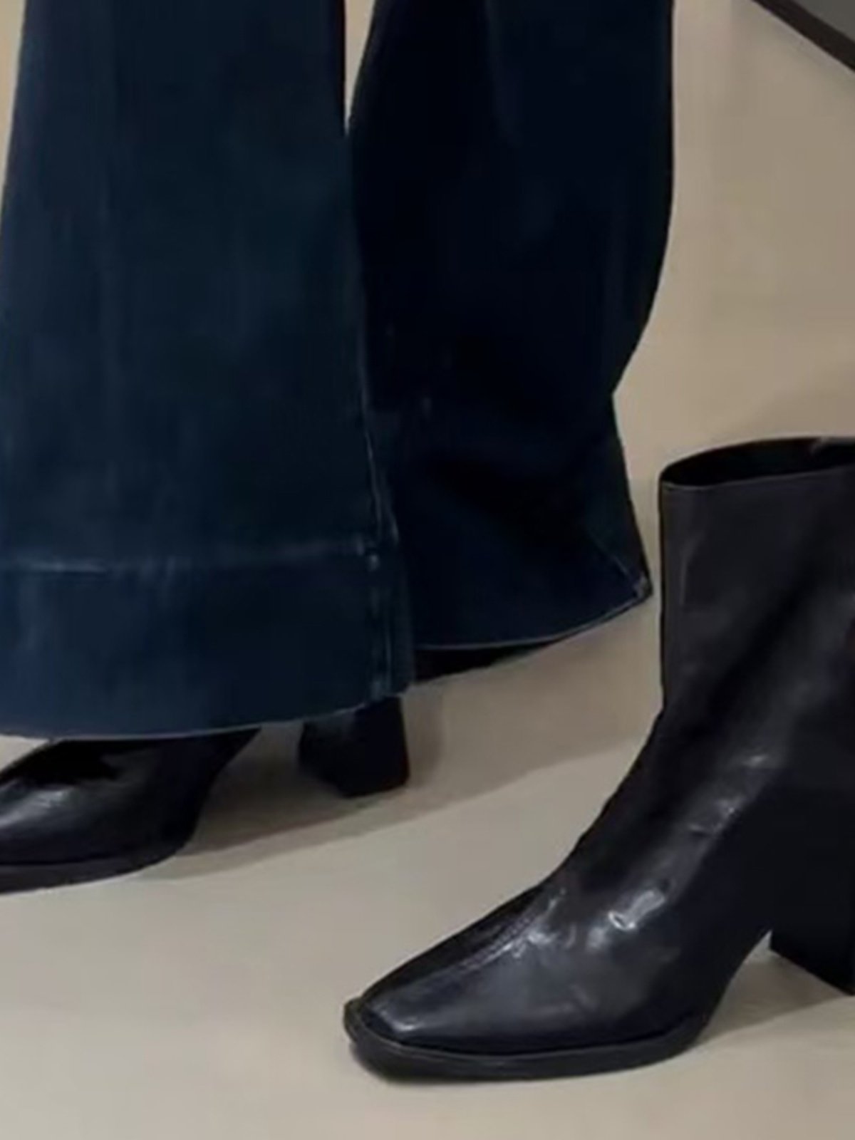 Black High-Heeled Short Boots for Women, Autumn and Winter New Style, French Retro Square Toe Slim Boots, Versatile Chunky Heel Martin Boots, Women's Single Boots