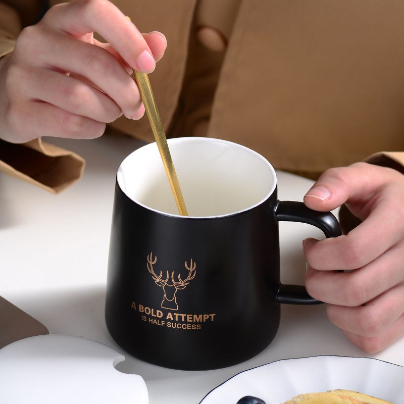 The Nordic individuality creative contracted marble ceramic coffee milk couples mark water glass ins with a spoon