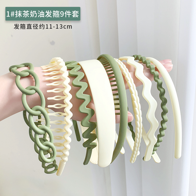 images 2:Smolted black hair hoop In summer, wear a hair card and shredded hair to organize the artifact with tooth pressing hair and decorate the face hoop