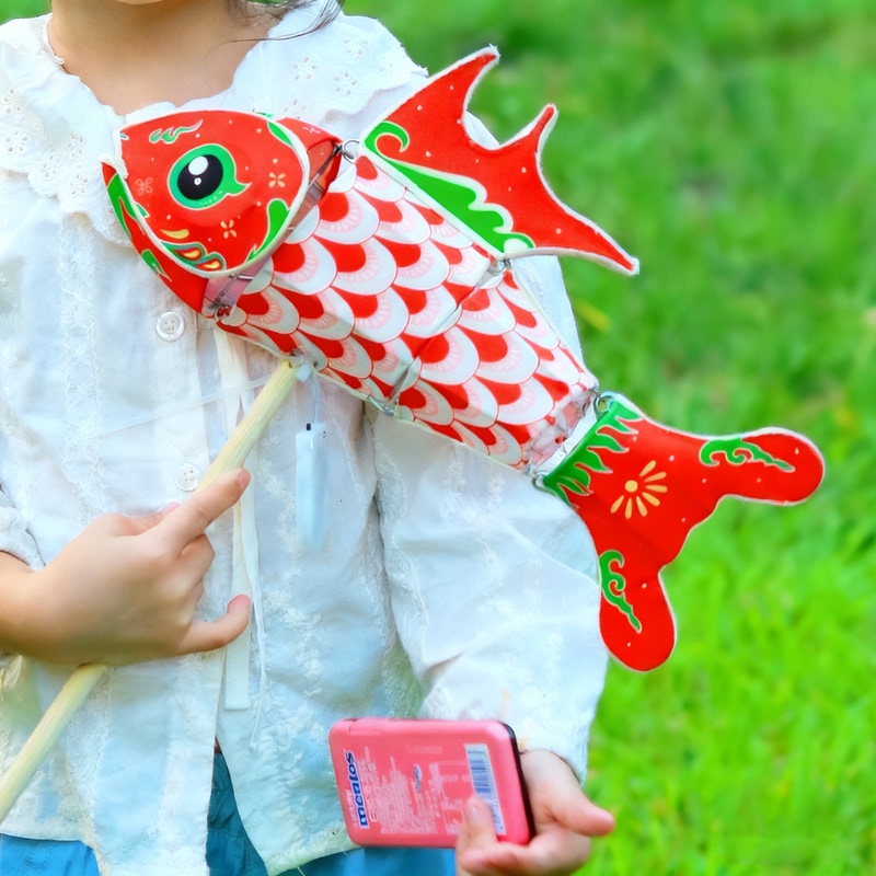 Anhui Huizhou Wangmantian Zhanqi's Hand-Held Koi Fish Lantern, a Handmade Chinese Intangible Cultural Heritage Style Tourist Lantern Souvenir Anhui Huizhou Wangmantian Zhanqi's Hand-Held Koi Fish Lantern, a Handmade Chinese Intangible Cultural Heritage Style Tourist Lantern Souvenir