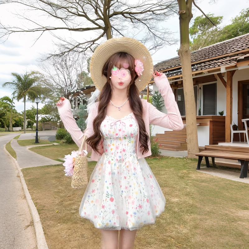 Dopamine Short Skirt Set for Women, Spring and Summer Floral Spaghetti Strap Dress, Sweet Style, Petite Mesh Patchwork Flower Bud Skirt