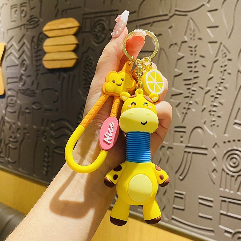 Creative Retractable Giraffe Cute Keychain for Kids and Girls, Backpack Pendant, 2026 New Model Key Chain Accessory