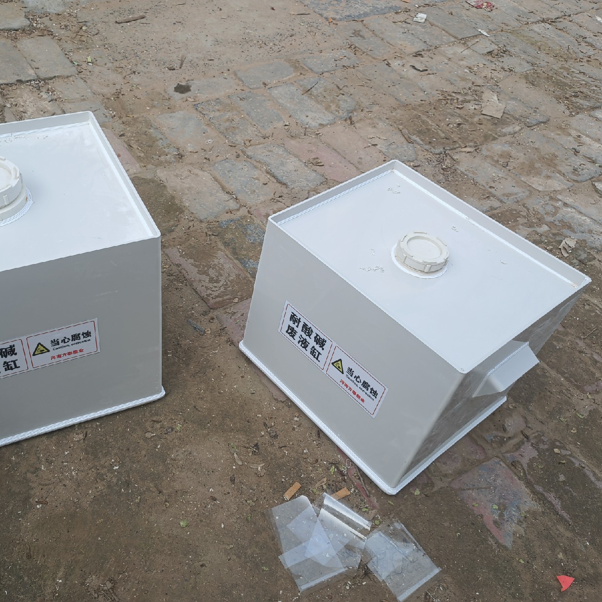 守护实验室的最后一道防线：定制化耐酸碱废液桶的秘密