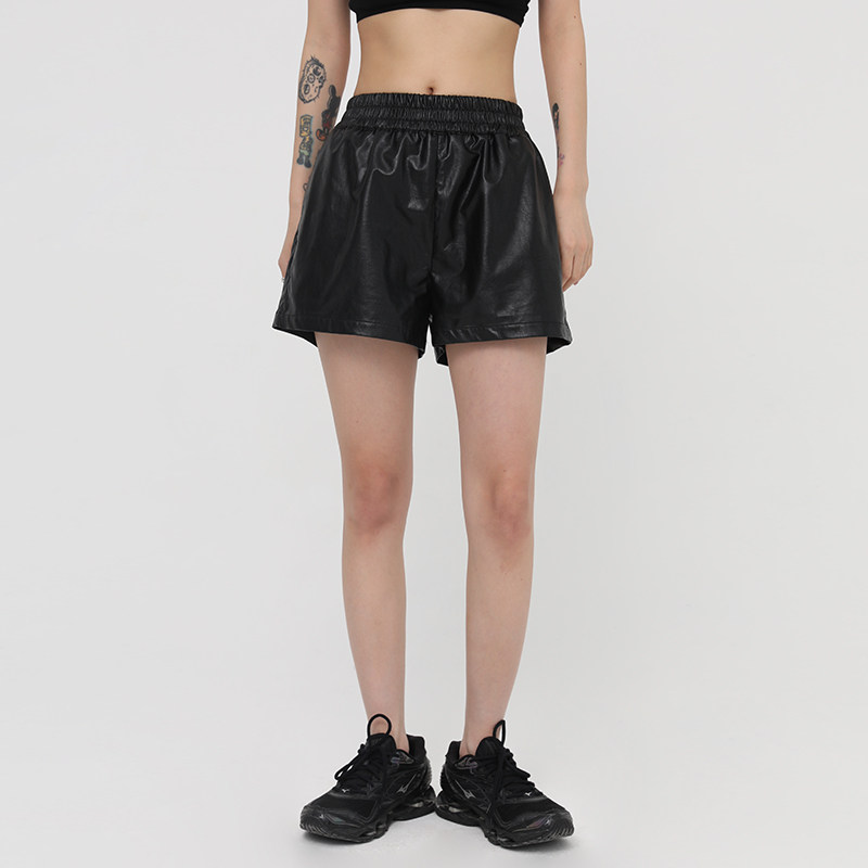 DNT Han fire styling is not difficult to accompany you to walk the road tag tight waist and casual pu shorts