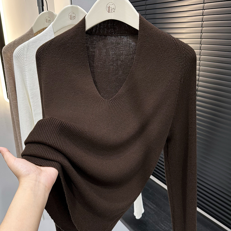 Old Money Style Deep V-Neck Knit Sweater for Women, New Autumn and Winter Korean Style Outfit, Slimming and Elastic Top