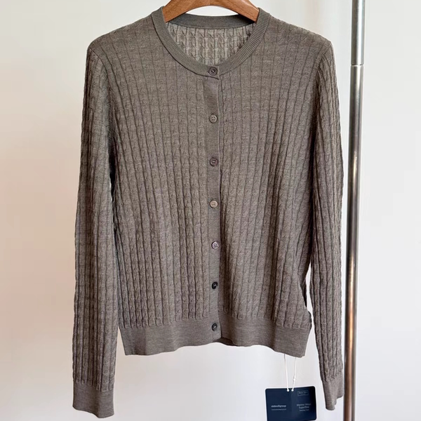 Elegant and Luxurious German Biella Yangtze Yarn 100% Merino Wool Cable-Knit Women's Cardigan, Relaxed and Laid-Back