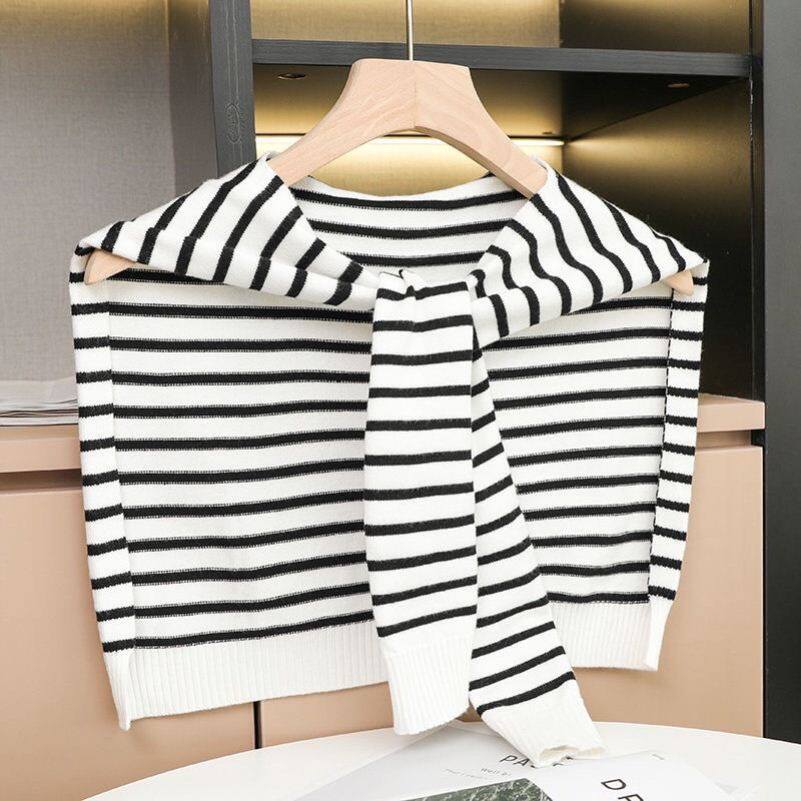 Now in the middle of a breakup Song Hui Qiao River Inn the same section white striped shawl knitted scarves fake two pieces