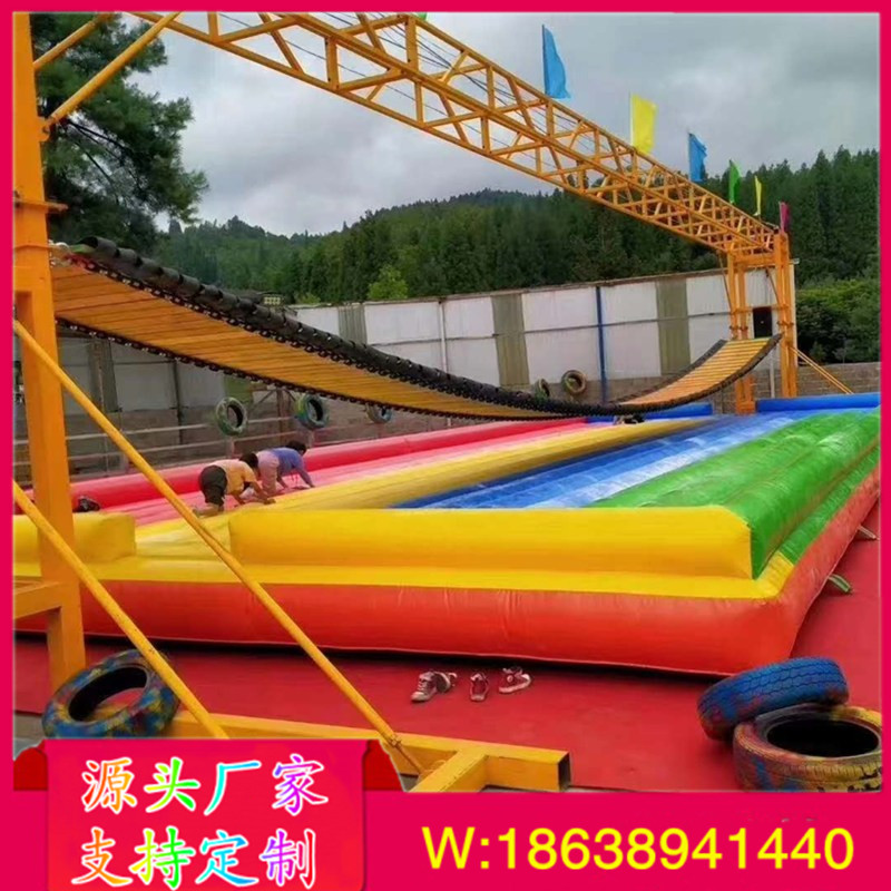 Outdoor Tianliang Net Red Bridge Square Temple Fair do business, set up stalls, move inflatable protective pads, vibrato multi-person swing bridge