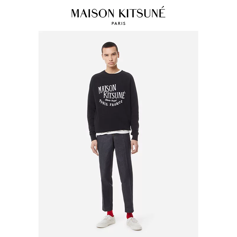 Положение: это набор Maison Kitsune для отдыха, хлопковый лонгслив с круглым воротом