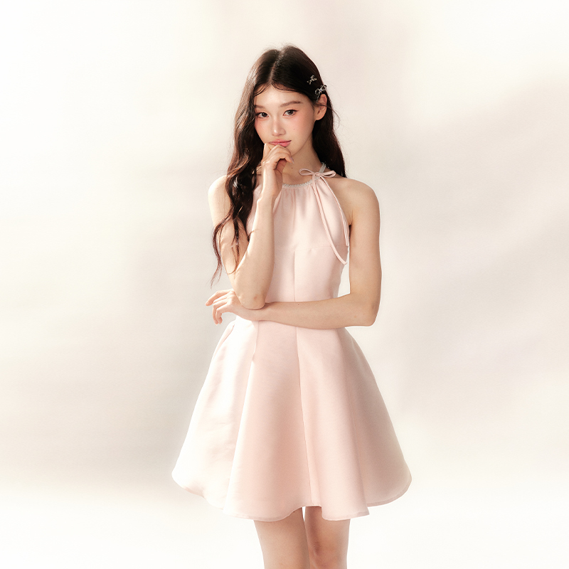 Hoorayaww Original [Miss Hera] High-End Imitation Silk A-Line Halter Neck Waist-Cinching Birthday Dress for a Young Lady
