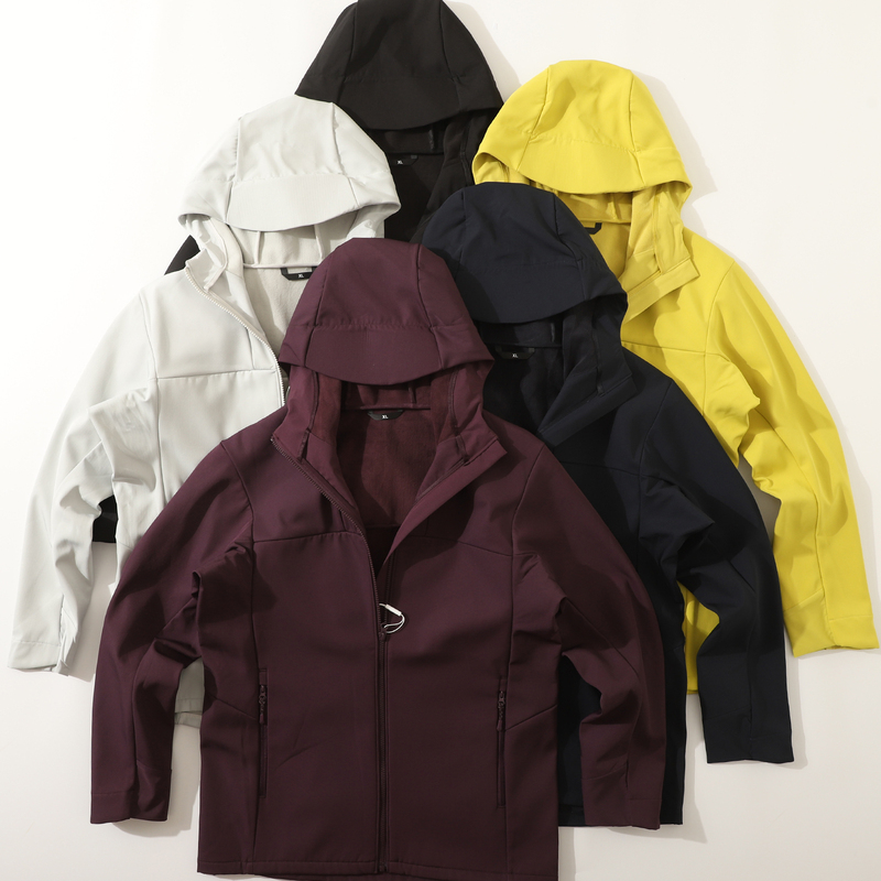 Outdoor Windproof and Waterproof Mountaineering Fleece-Lined Soft Shell Hooded Jacket for Men, Autumn and Winter Thermal Insulation Casual Jacket