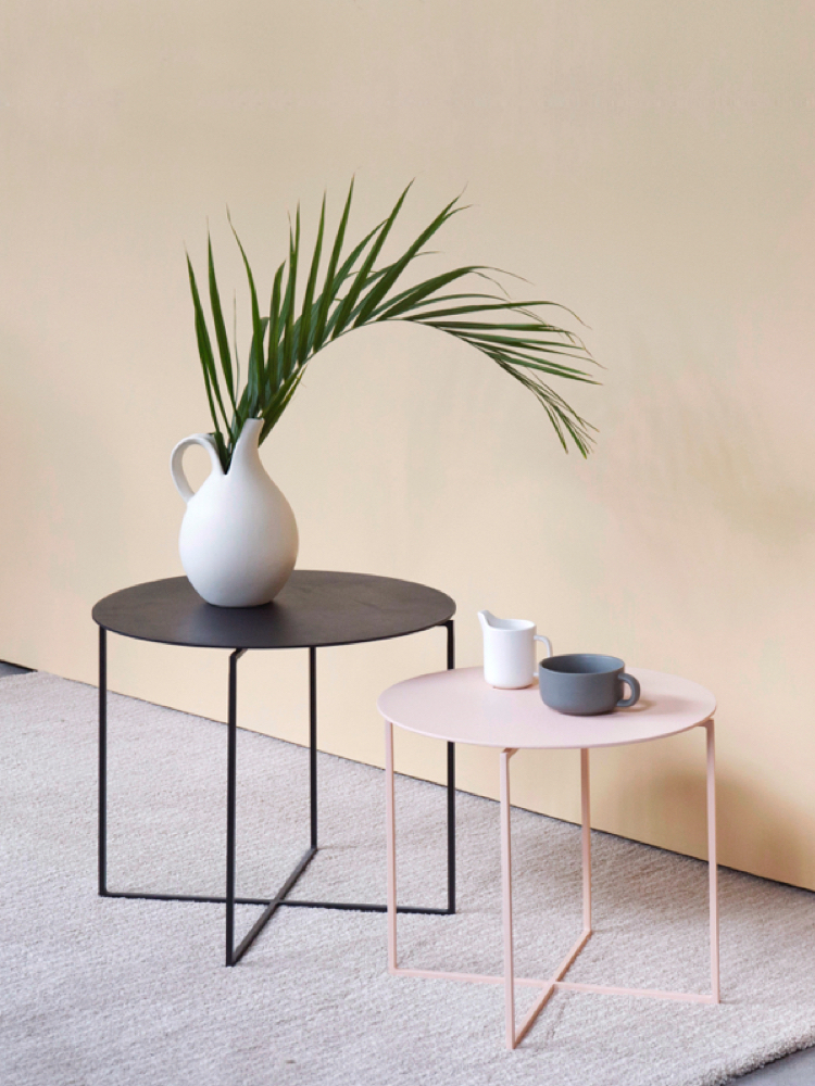 Minimalist round coffee table Nordic small round table simple modern creative side corner table light luxury mini tea table small apartment
