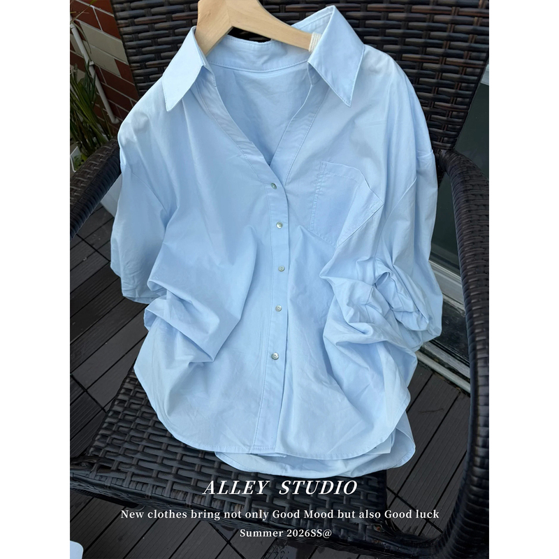 Shell Button Blue Shirt for Women, Spring/Summer 2026 New Style, Polo Collar, Versatile, Commuting, Waist-Cinching, Pleated Top