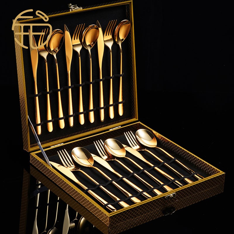 High-end Western-style tableware set 304 stainless steel European-style home eating steak knife fork spoon three-piece set full set of gold