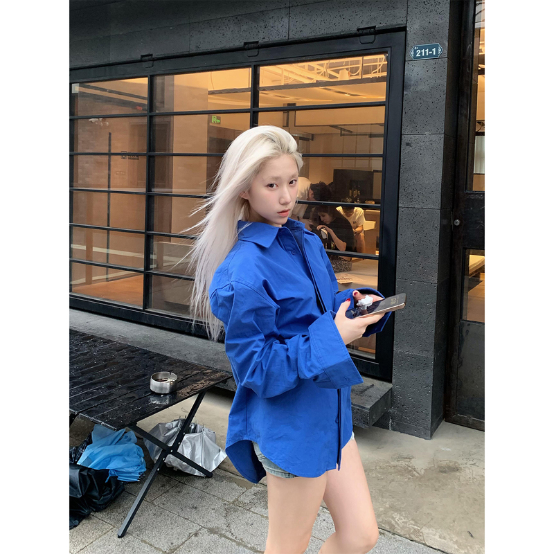 Bf Style Klein Blue Hidden Button Shirt for Men and Women, Elegant and Sophisticated Casual Blue Shirt, Loose Long-Sleeve Jacket Bf Style Klein Blue Hidden Button Shirt for Men and Women, Elegant and Sophisticated Casual Blue Shirt, Loose Long-Sleeve Jacket