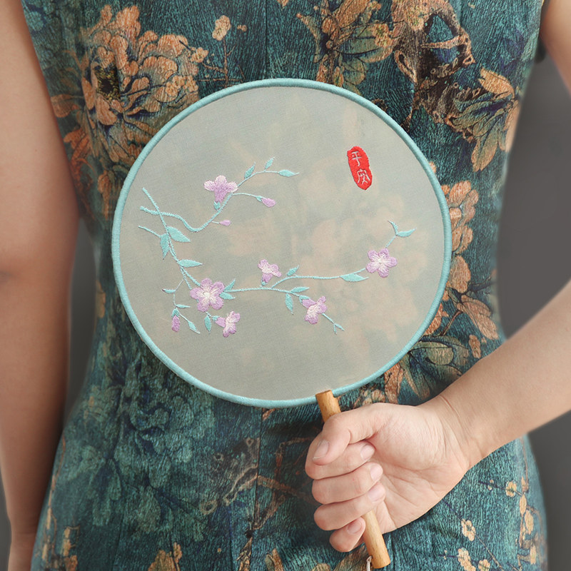 Hand embroidered diy to make ancient wind group fan Gift walking heart sends Mom to girlfriend's girlfriend Finished Fan-Taobao
