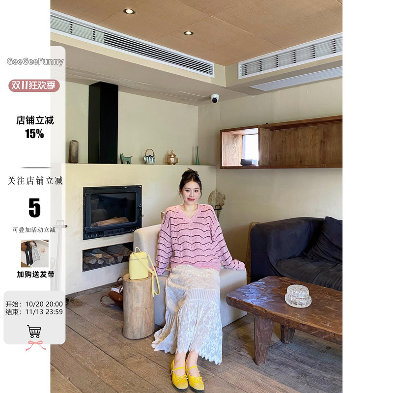 Geegeefunny Pink Color-Blocked Striped Sweater Top for Women with Long Sleeves, Unique Design, Round Neck Pullover Knitwear