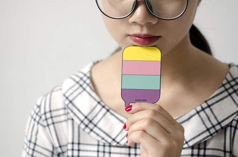 Octomemites PANTONE Ice Bar Small Handle Makeup Mirror Carry-on Mirror Alloy 38 Girls' Festival Gift Special-Taobao