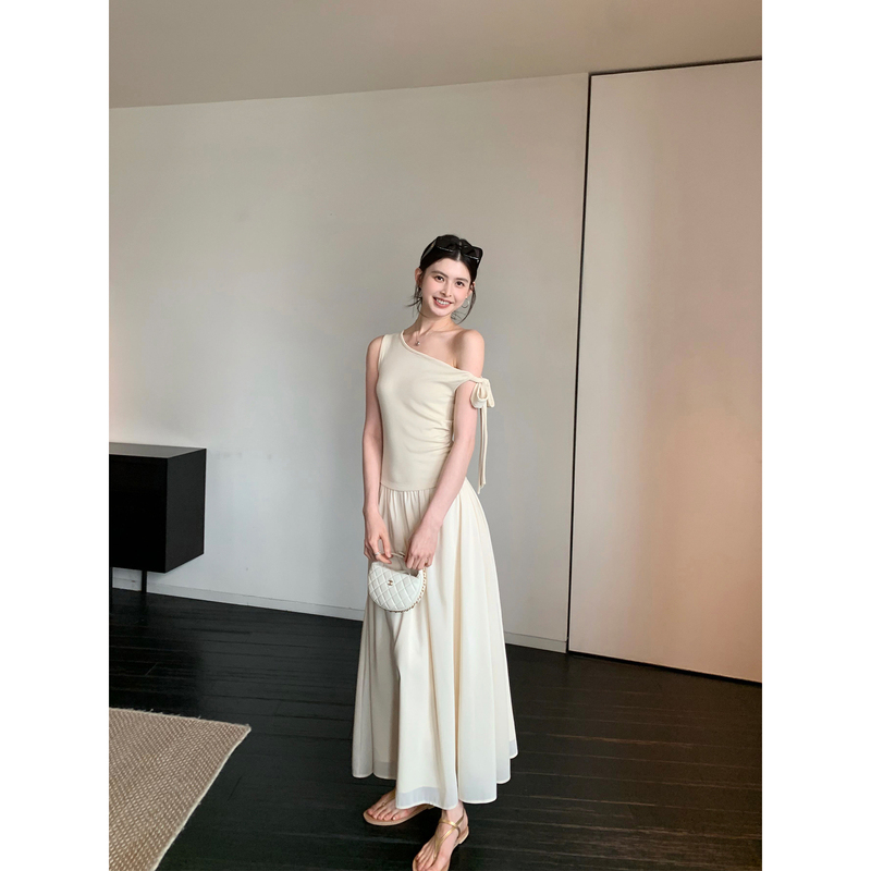 Pusumede Fashionable Hunter Design Sense Asymmetrical Shoulder Dress Feminine Waist-Cinching A-Line Flared Off-Shoulder Long Dress