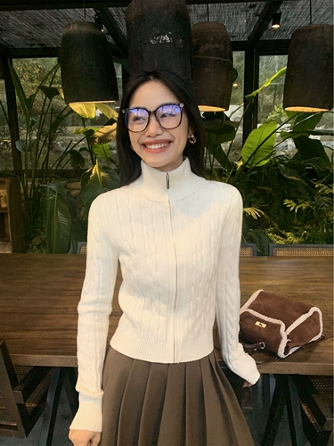 Демисезонный кардиган, облегающий крой