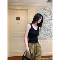 Черный топ с чашечками