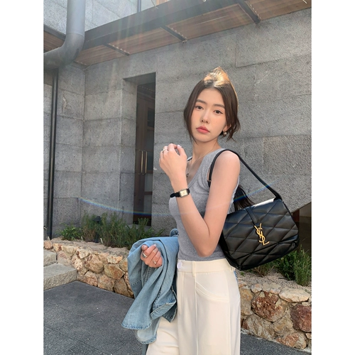 Базовая черная майка топ, короткая футболка без рукавов, по фигуре