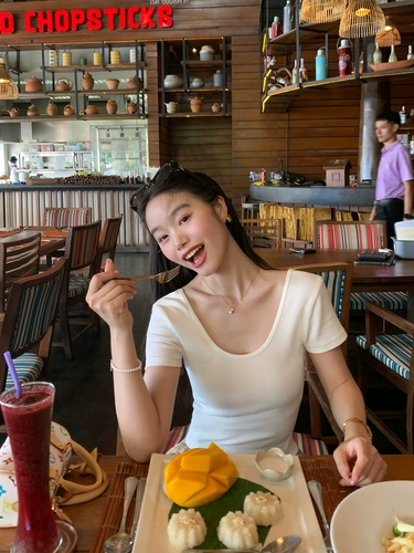 pusumede Трикотажная футболка, квадратный вырез, облегающий крой