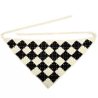 Черно-белый большой квадрат [треугольный шарф в клетку]