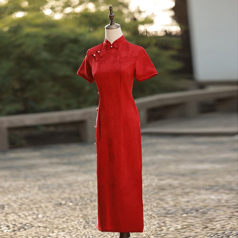 2025新款丹雨纯红色旗袍新娘敬酒服,年轻款中式连衣裙引领夏季订婚新风尚!-旗袍-淘宝百科网