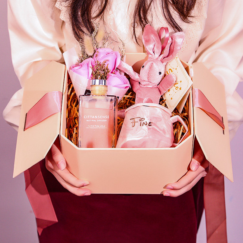 Gift box ins birthday gift box net red girl version souvenir high-grade gift box wedding joy candy box empty