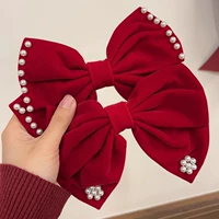 Из жемчуга, в цветочек