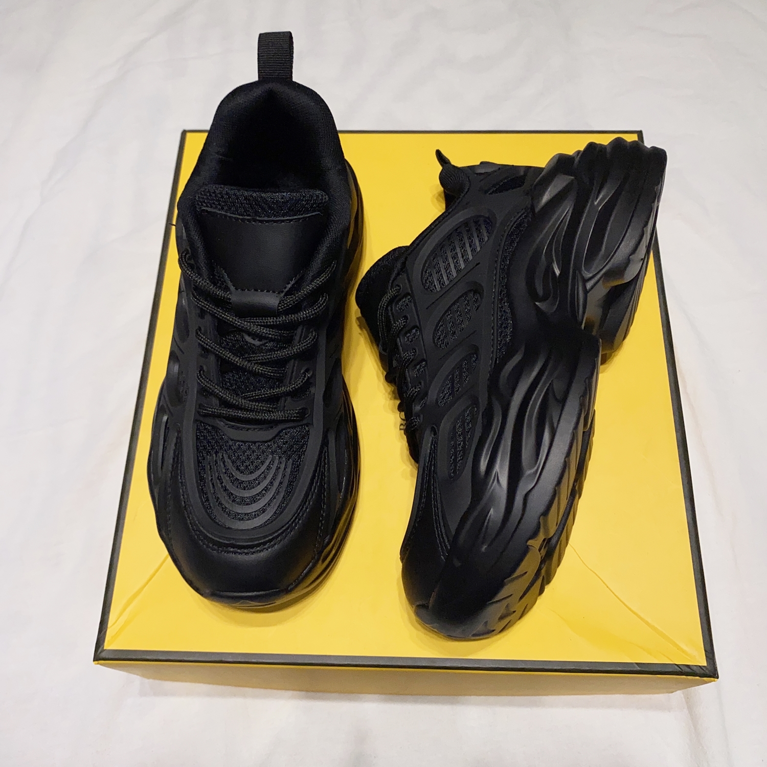 In early spring 2023, black daddy shoes men's shoes thick soles increased super fiery net red in tide men and lightweight sports