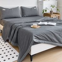 Темно -серой