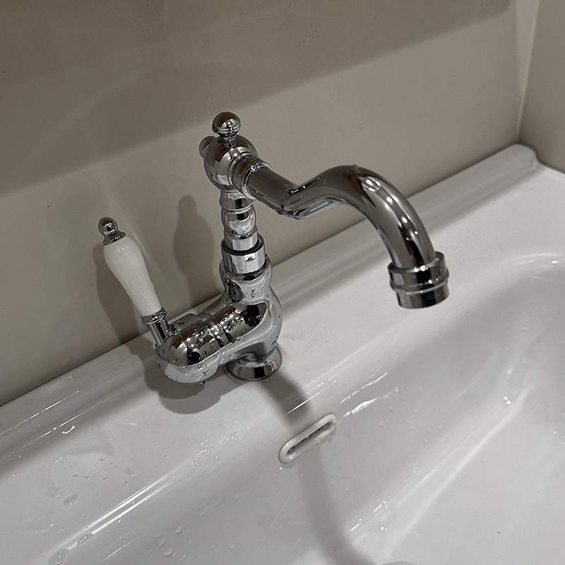 French-Style Vintage Faucet Brass Basin Sink Faucet Classical Bathroom Gold Ceramic Handle Hot and Cold Water Tap