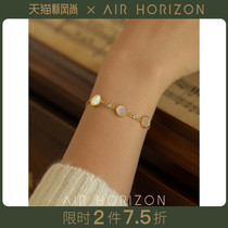 Girlfriends high-end sense bracelet Light luxury ins niche design Exquisite fashion new jewelry generous cold accessories