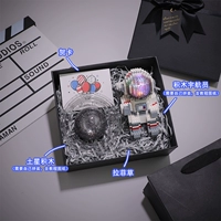 Космонавт, конструктор, открытка, подарочная коробка