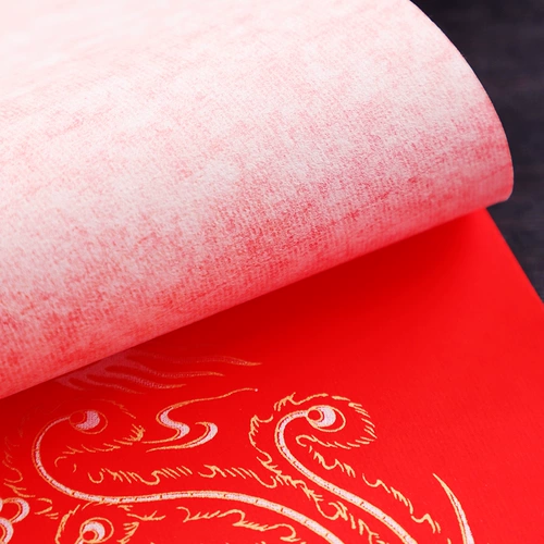 Королевский учебный дом с высоким уровнем окрашивания в борьбе с красно -весенним куплетом.