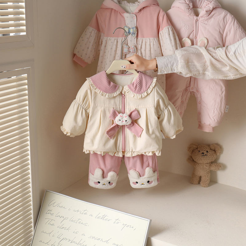 Girls' Autumn and Winter Outfit, Super Cute Baby Padded and Fleece-Lined Cotton Coat and Pants, Winter Infant Two-Piece Set for Going Out