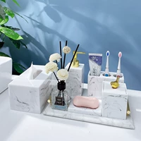 Семь -набор чернил и белых больших поддонов