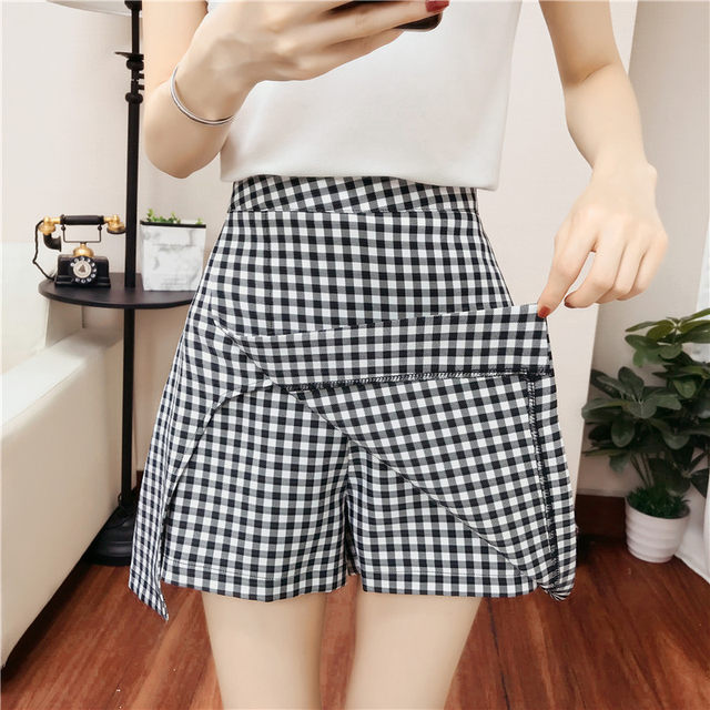 2023 summer style irregular plaid short culottes for women 200 pounds fat mm high waist ສີດໍາແລະສີຂາວ plaid slit A-line skirt