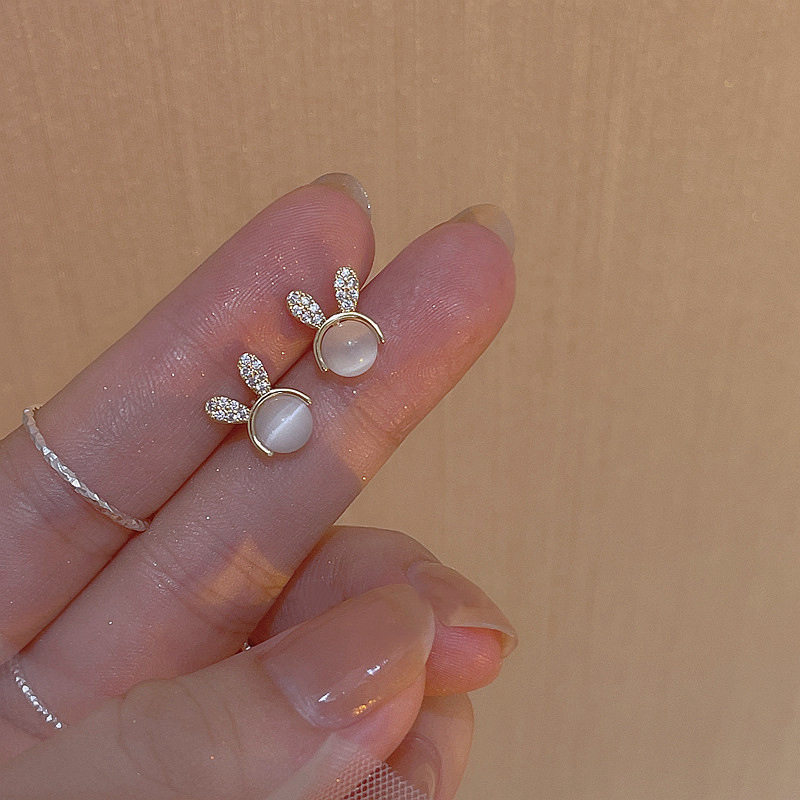 Opal cute rabbit earrings 2022 new trendy temperament fashion ear pin female small and exquisite light luxury earrings