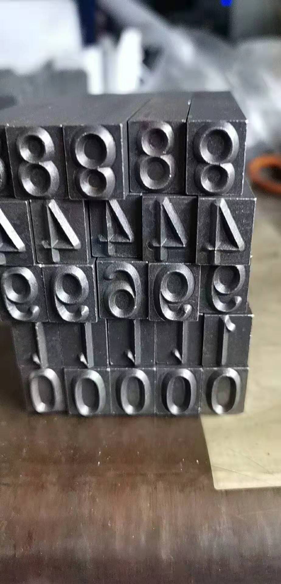 Customize all kinds of steel printed steel character codes. Digital letters hand-tapped steel letter punch carved concave and convex steel seal