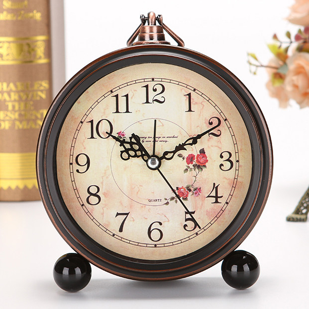 Headboard mute alarm clock student with children's creative cute bedroom mute metal minimalist personality electronic small clock