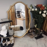 Принесите светодиодную легкую макияж зеркал на рабочем столе стена ванной комнаты -ретро -спальня, европейская интеллектуальная световая роскошная декоративное зеркало для ванной комнаты