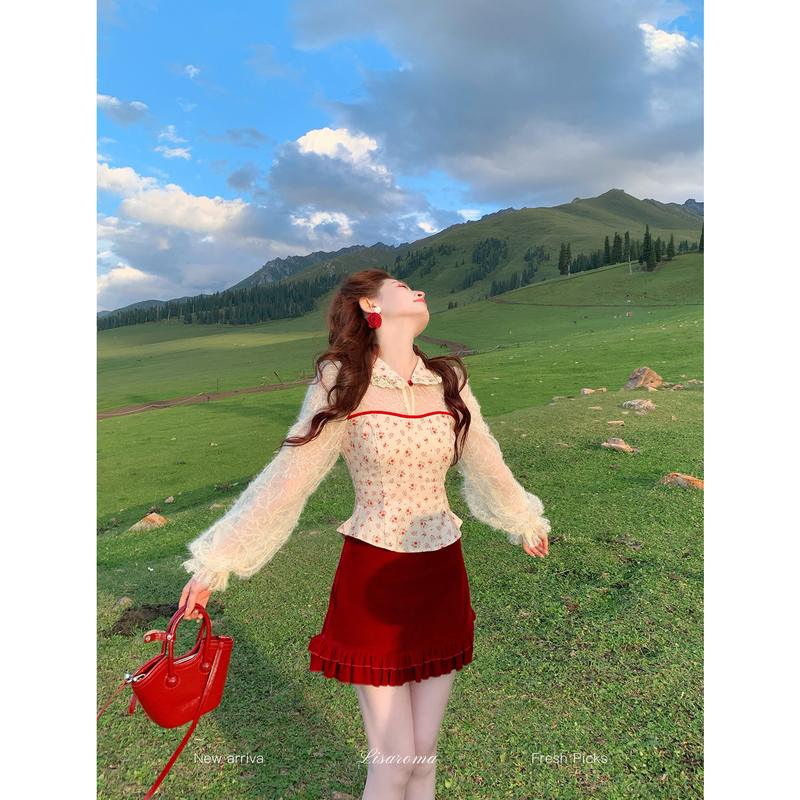 Lifelong Romance [Green Field Red Berries] French-Style Pure Cotton Floral Lace Top for Women, Autumn Waist-Cinching Lantern Sleeve T-Shirt