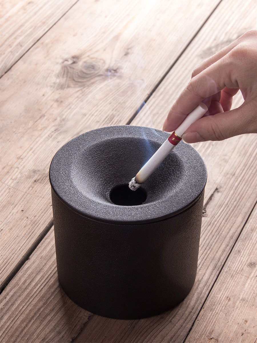 Ceramic ashtray with cover anti-fly ash funnel large office atmosphere simple creative custom logo home